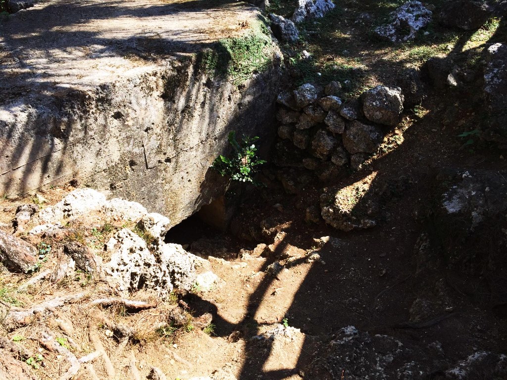 Kakazu Ridge Tomb