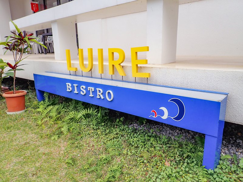 Bistro Luire sign