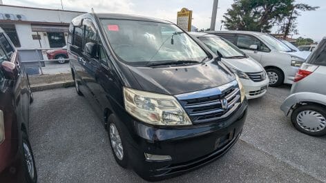 2005 Toyota Alphard from Johnny's