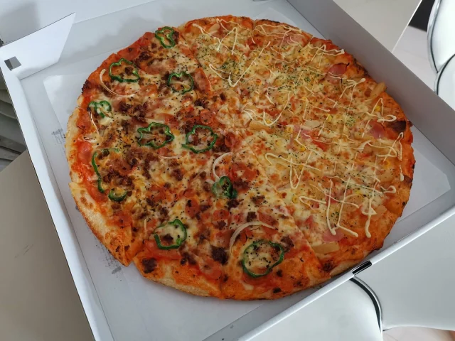 Pizza Parco – The local pizza to go joint with some unique choices! 3 types of sausage anyone? What about Jagabe, a mountain of potato on a pizza! #Pizzaparco #Okieats